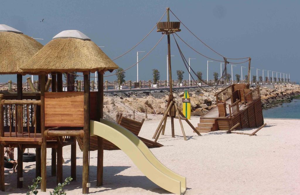 Radisson Blu Resort, Sardzsa Kültér fotó The beach at Al Reef Village