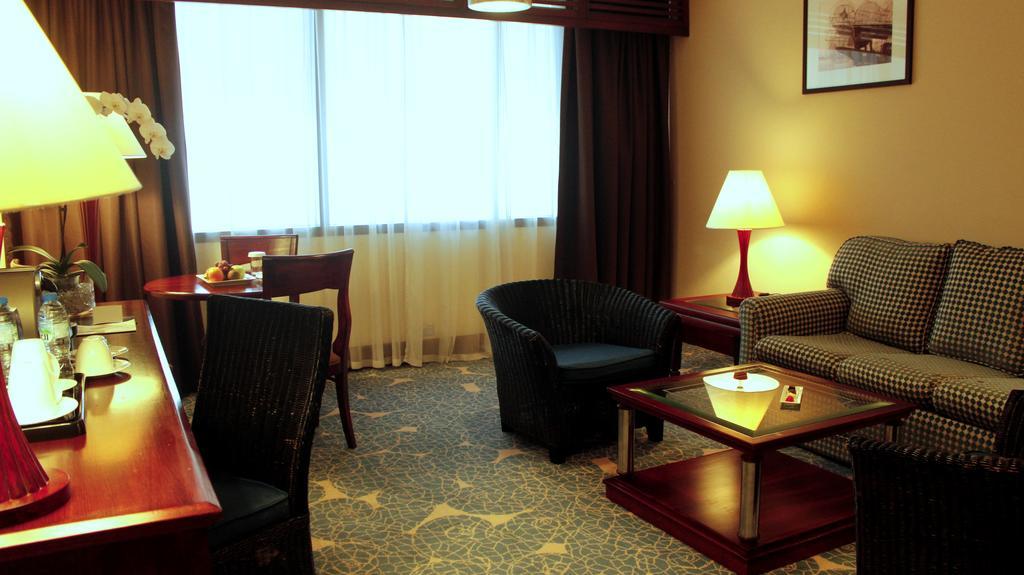 Radisson Blu Resort, Sardzsa Kültér fotó A suite at the hotel