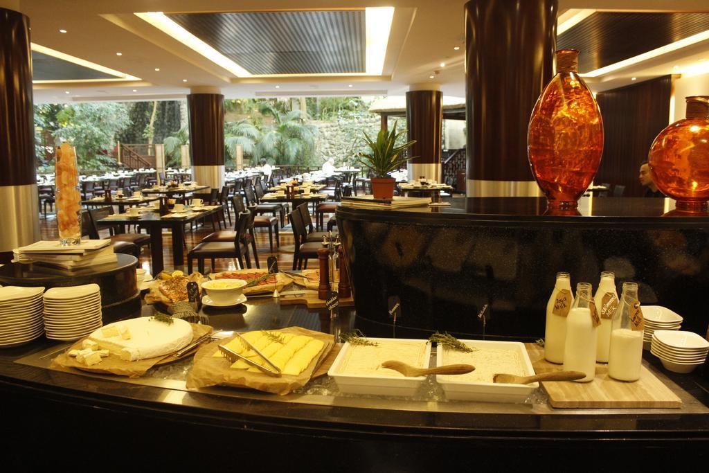 Radisson Blu Resort, Sardzsa Kültér fotó The restaurant