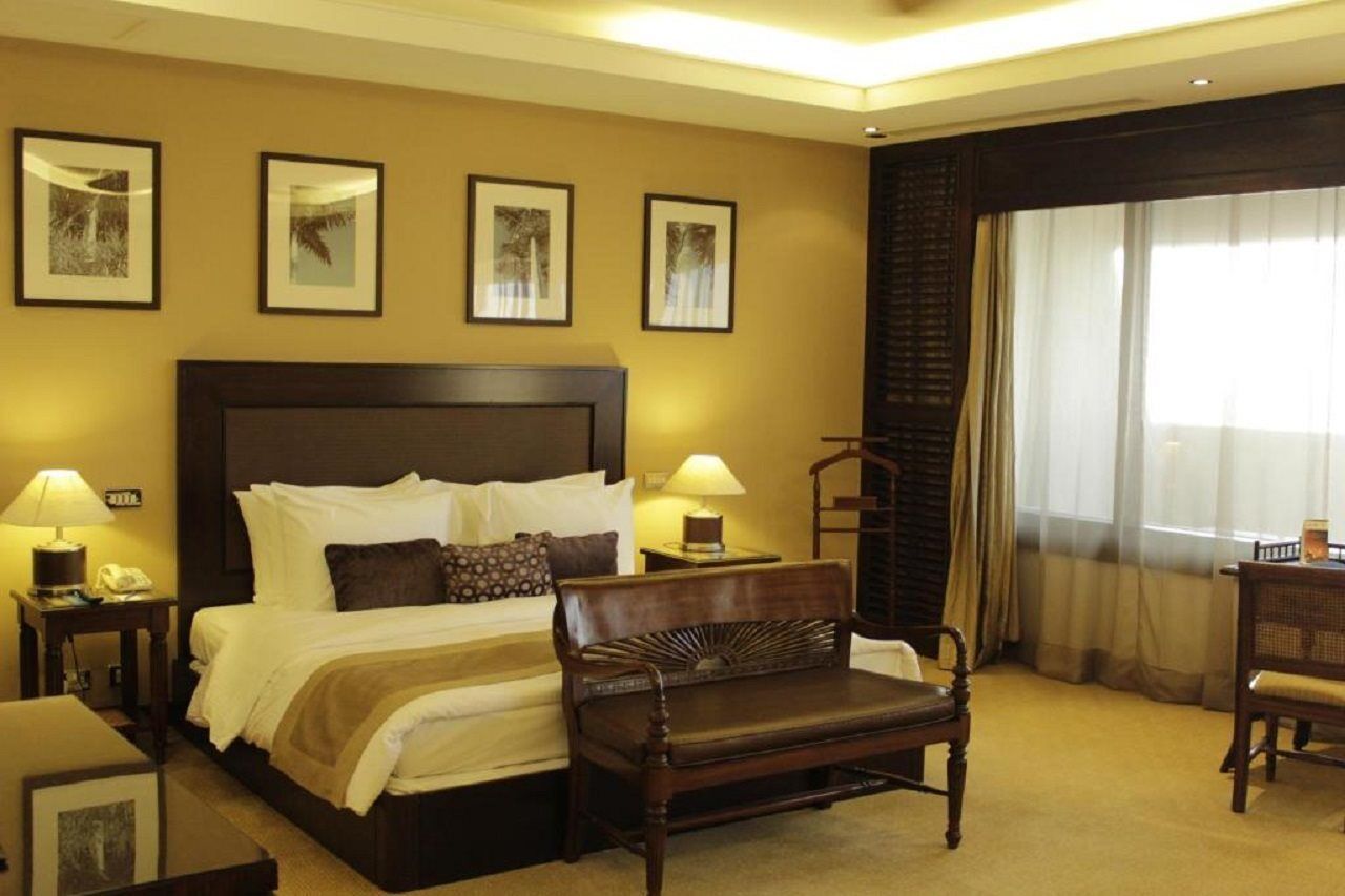 Radisson Blu Resort, Sardzsa Kültér fotó A bedroom at the Taj Bengal