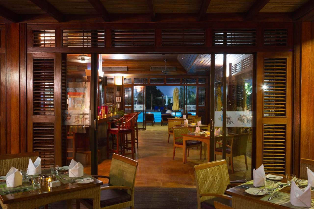 Radisson Blu Resort, Sardzsa Kültér fotó The restaurant at the hotel