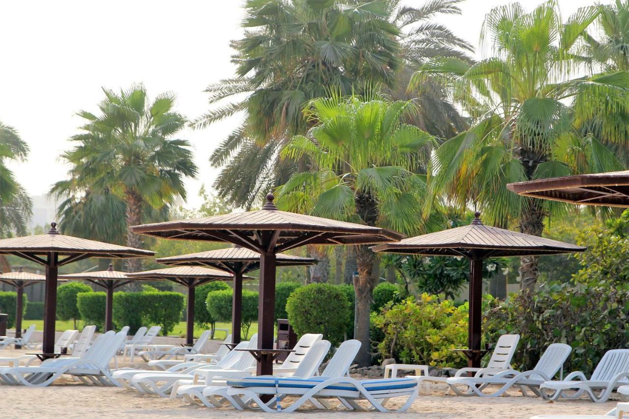 Radisson Blu Resort, Sardzsa Kültér fotó Beach at the resort