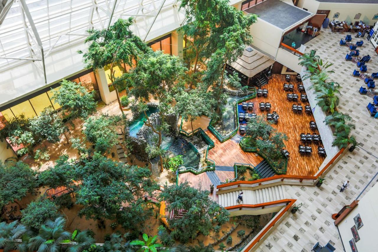 Radisson Blu Resort, Sardzsa Kültér fotó The interior of the hotel