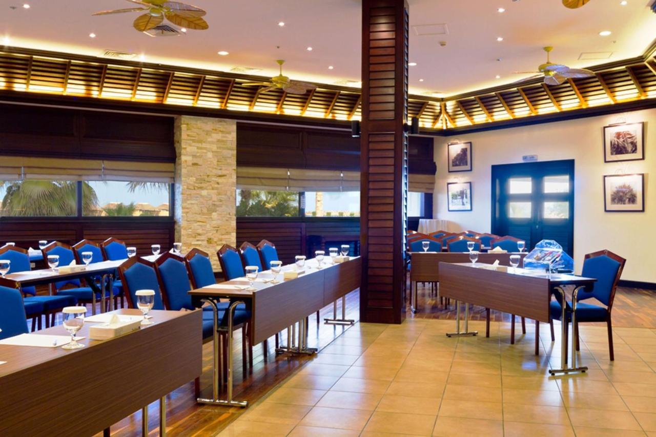 Radisson Blu Resort, Sardzsa Kültér fotó The interior of the restaurant