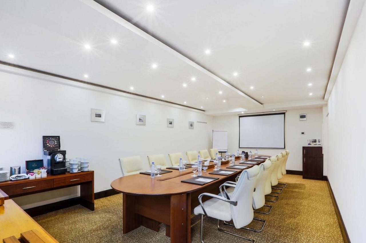 Radisson Blu Resort, Sardzsa Kültér fotó Meeting room