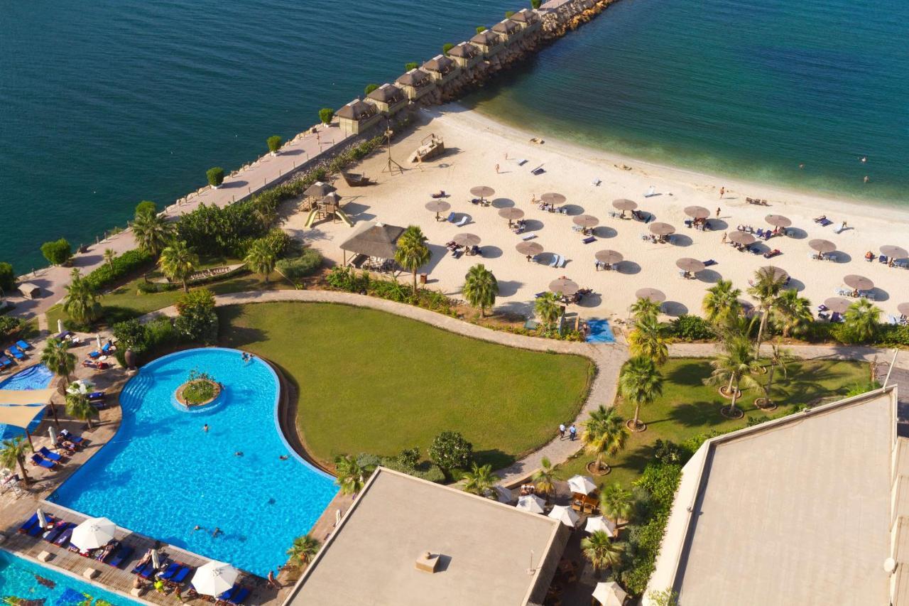 Radisson Blu Resort, Sardzsa Kültér fotó Aerial view of the beach