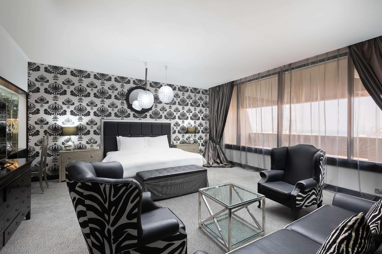 Radisson Blu Resort, Sardzsa Kültér fotó A suite at the hotel